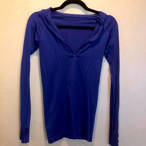 VEUC lululemon hooded swiftly size 4 blue/purple
